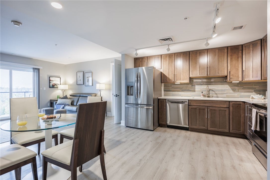 205 W Lakeshore Drive 516