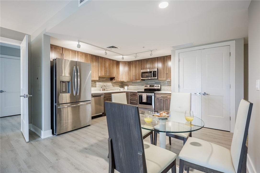 205 W Lakeshore Drive 516