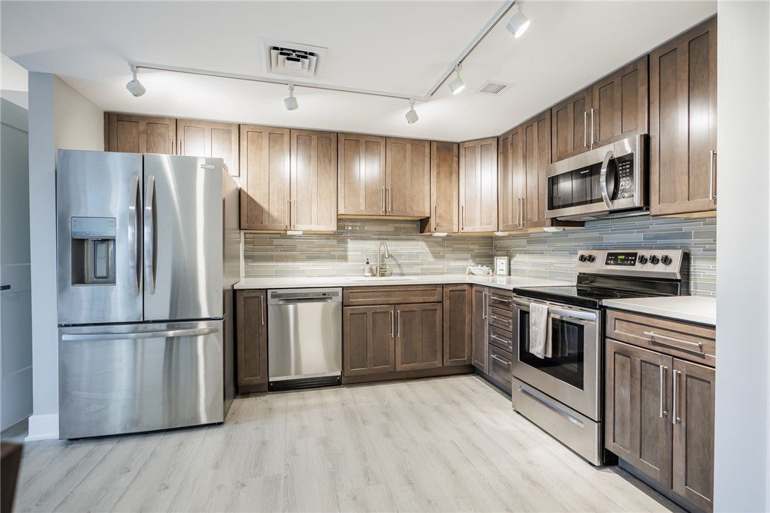 205 W Lakeshore Drive 516