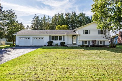 Photo of 6 Courtney Drive, Seneca Falls, NY 13148 (MLS # R1641105)