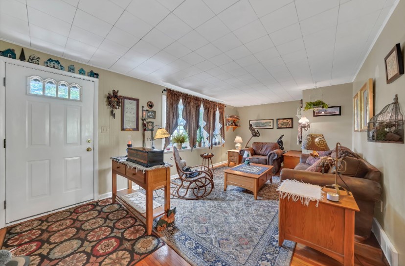 Boston, New York 14075, United States, 3 Bedrooms Bedrooms, ,3 BathroomsBathrooms,Residential,Pending,219542