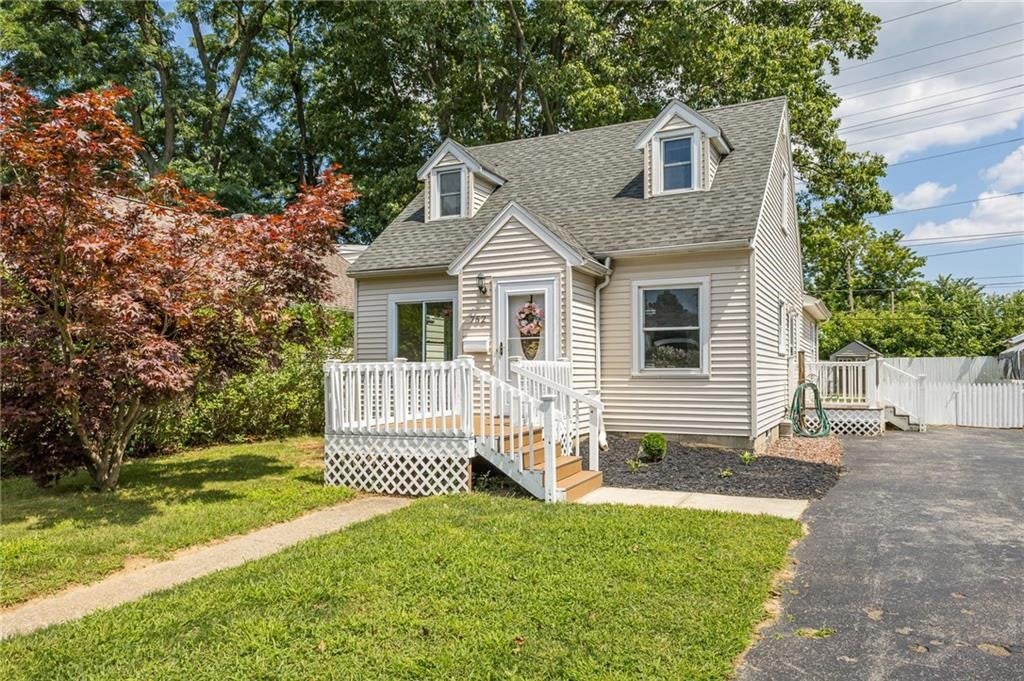 Photo of 752 Bennington Drive, Greece, NY 14616 (MLS # R1720667)