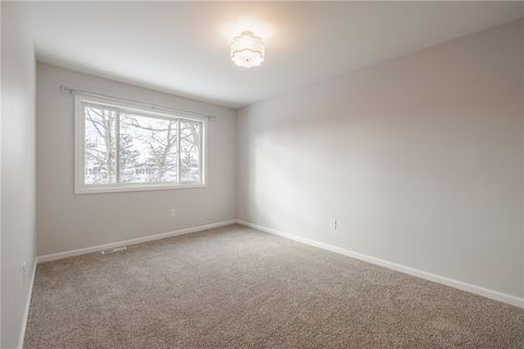 Tiny photo for 82 Camberley Pl Pl, Penfield, NY 14526 (MLS # R1660784)