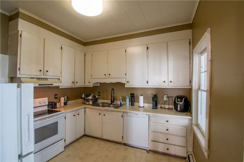 Tiny photo for 202 Fall Street, Seneca Falls, NY 13148 (MLS # R1655089)