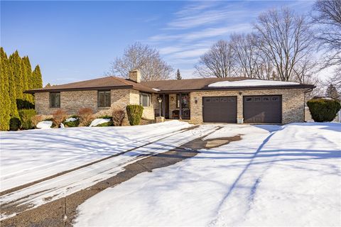 Homes For Sale - 50 Deepwood Drive<br/> Gates, NY 14606