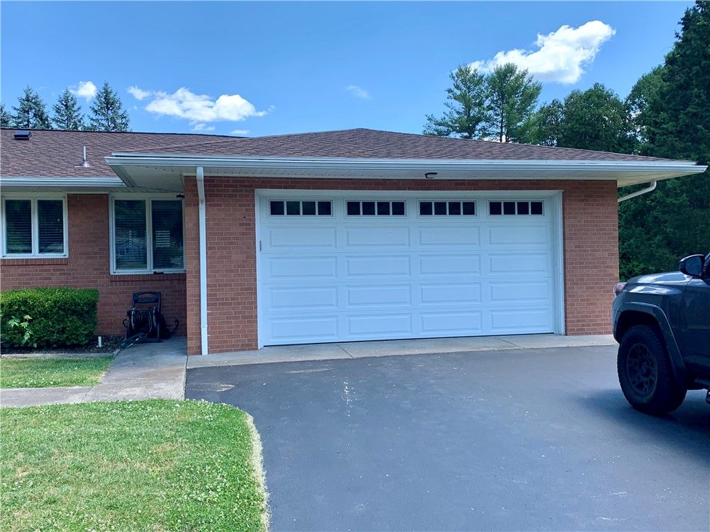 Photo of 20 Pinehill Drive, Perinton, NY 14534 (MLS # R1640075)