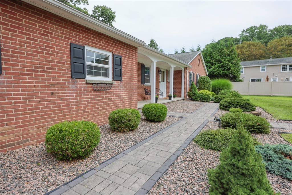 Photo of 166 Nob Hill HL, Irondequoit, NY 14617 (MLS # R1709263)
