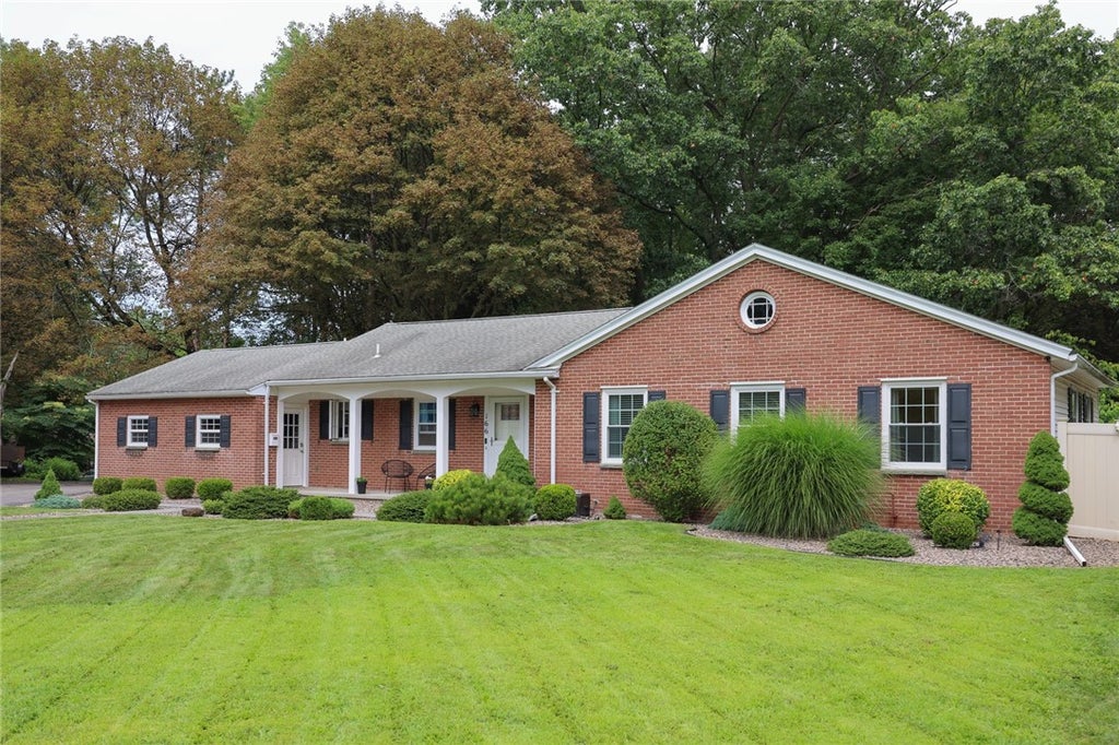Photo of 166 Nob Hill HL, Irondequoit, NY 14617 (MLS # R1709263)