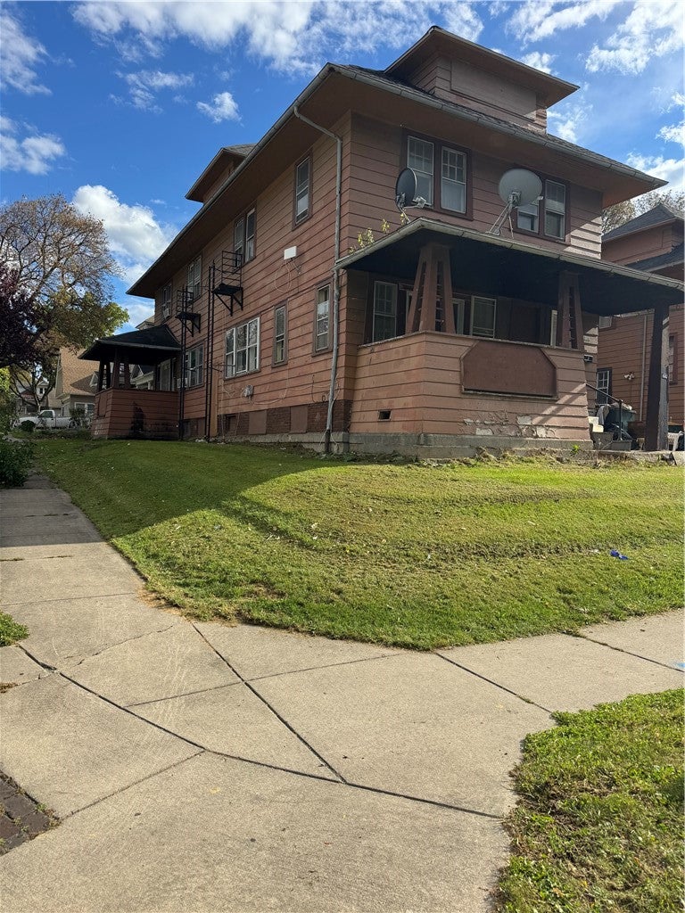 1586 Saint Paul Street 1580