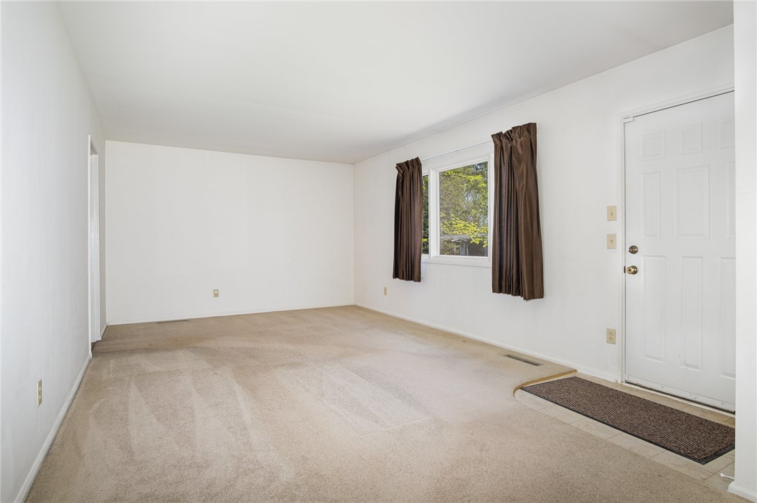289 Hollybrook Road, Henrietta, New York image 5