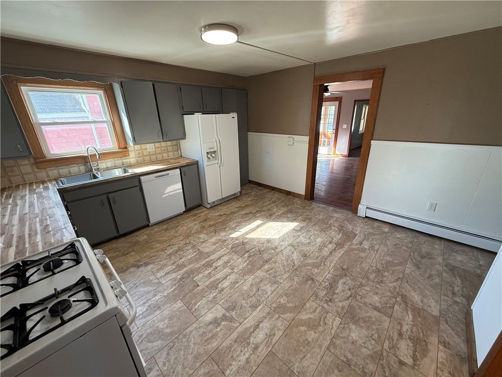Photo of 22 Myrtle Avenue, Auburn, NY 13021 (MLS # R1677839)