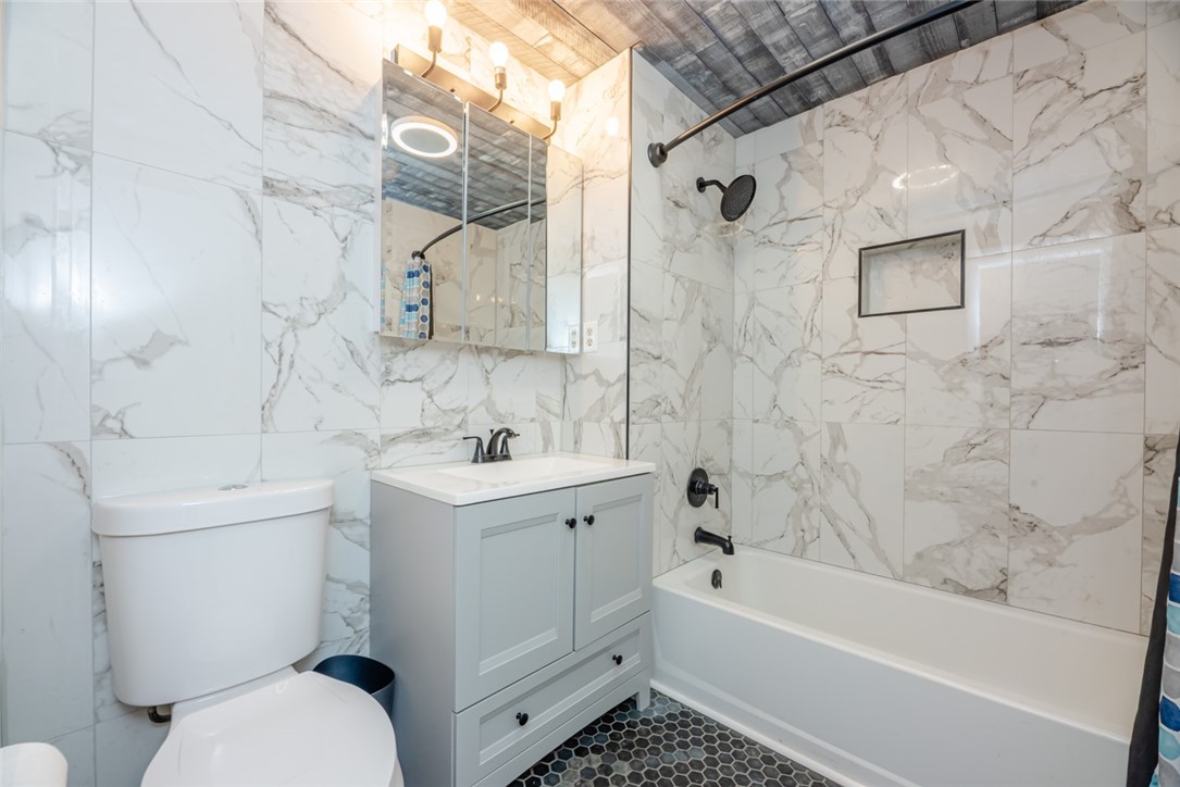 985 Weiland Road, Greece, New York image 22