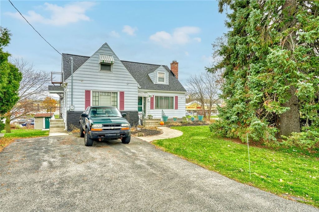 Photo of 1070 Gravel Road #3, Webster, NY 14580 (MLS # R1651613)