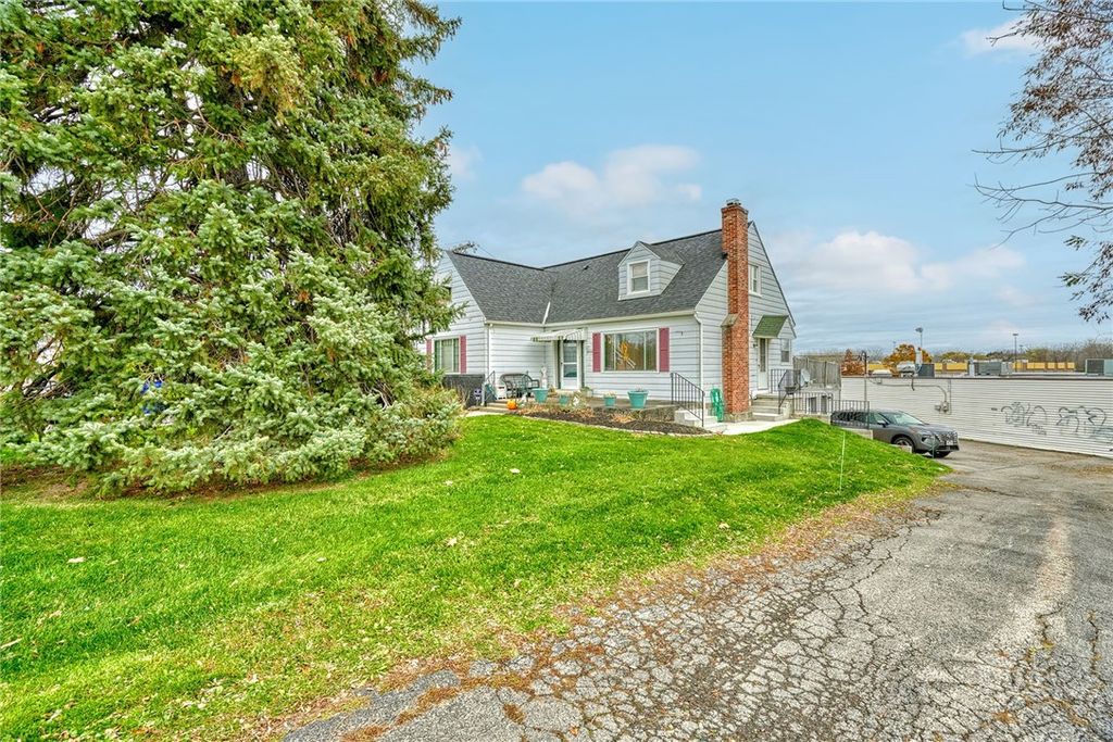 Photo of 1070 Gravel Road #3, Webster, NY 14580 (MLS # R1651613)