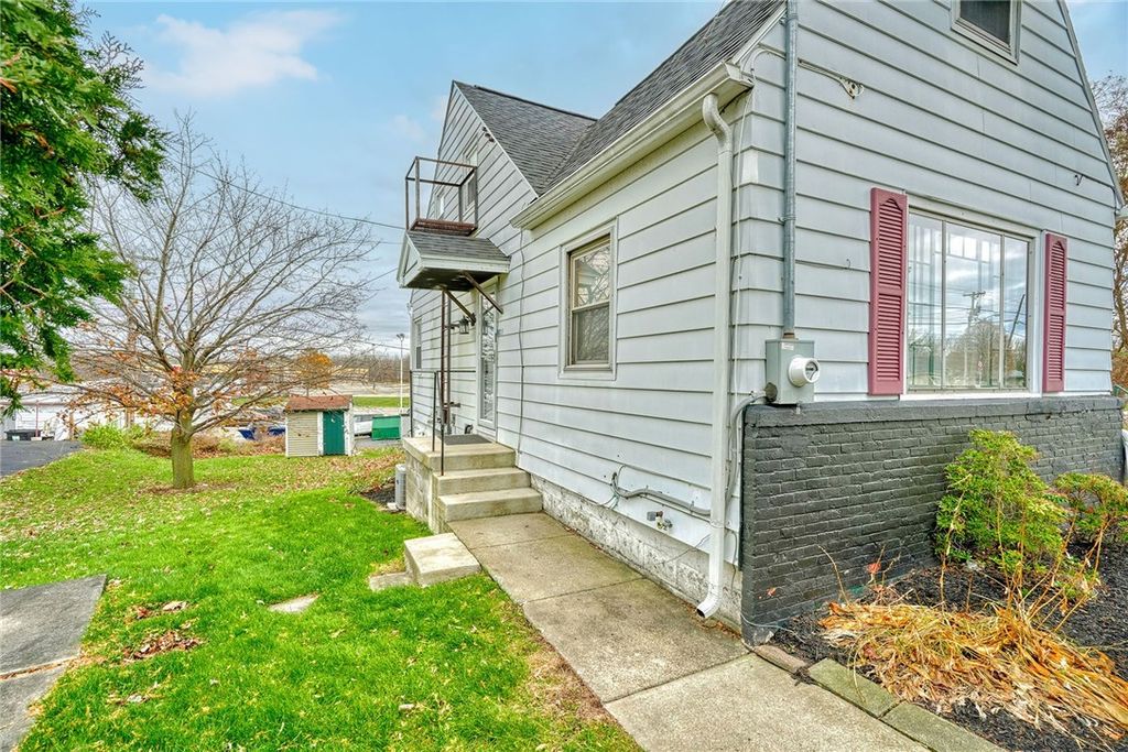 Photo of 1070 Gravel Road #3, Webster, NY 14580 (MLS # R1651613)