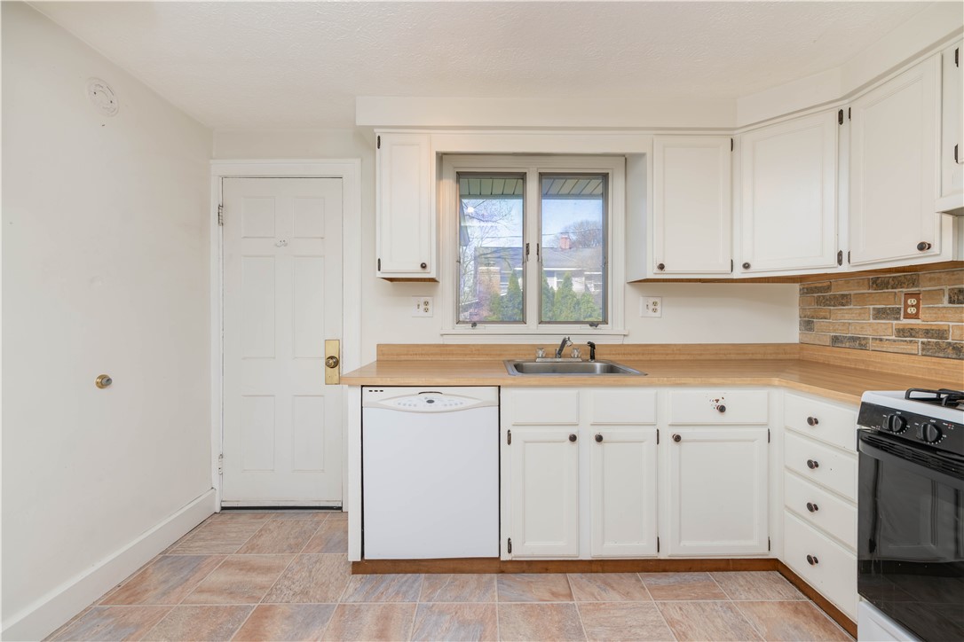 61 Dover Park, Brighton, New York image 3