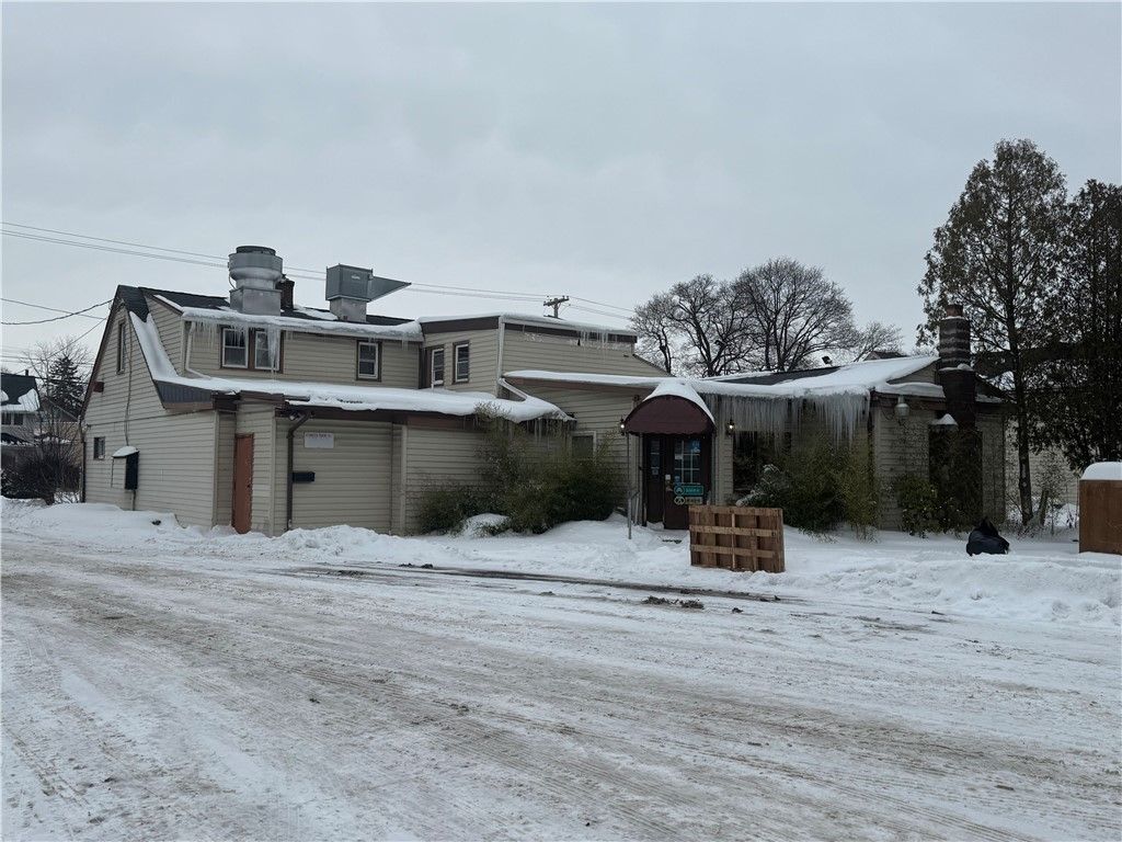 Photo of 2185 Monroe Avenue, Brighton, NY 14618 (MLS # R1662342)