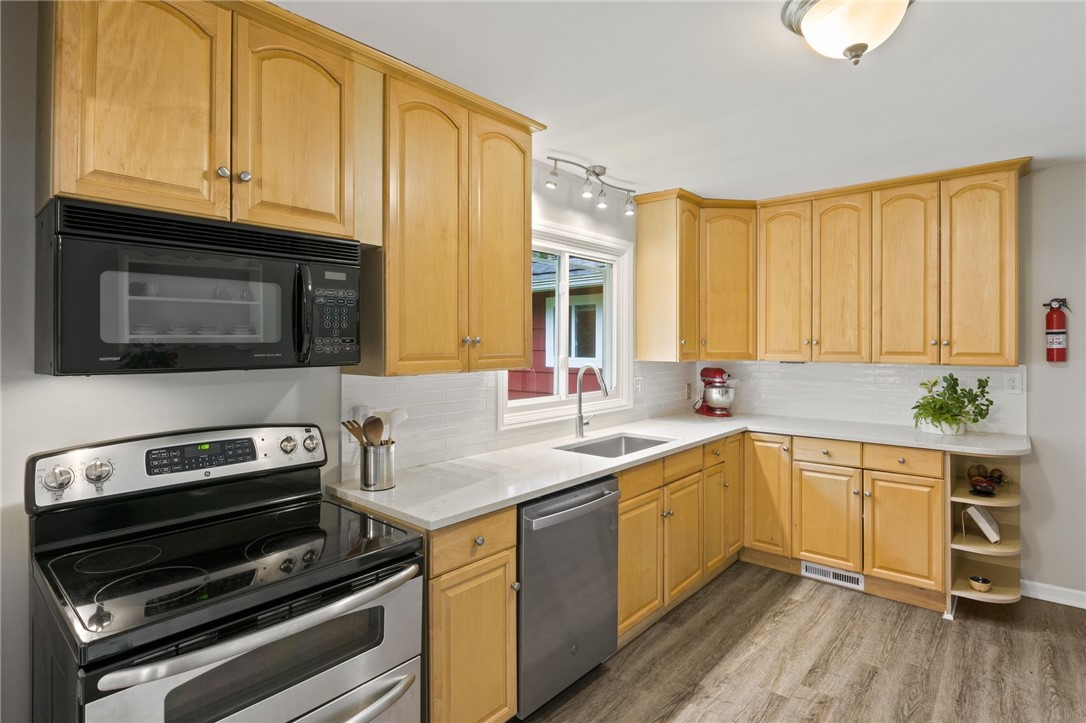 482 Marsh Road, Pittsford, New York image 10