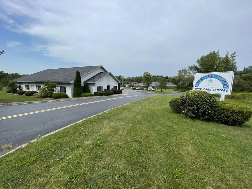 Photo of 1045 Brixton Dr Drive, Macedon, NY 14502 (MLS # R1622306)