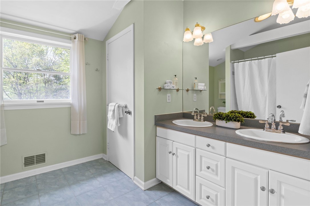 16 Pond View Lane, Penfield, New York image 20