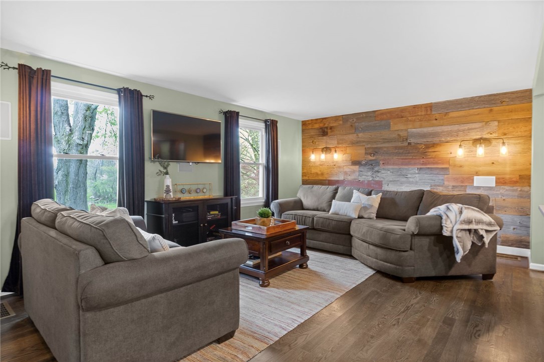 16 Pond View Lane, Penfield, New York image 8