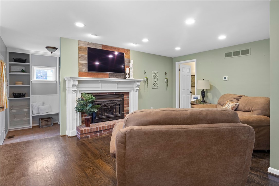 16 Pond View Lane, Penfield, New York image 11