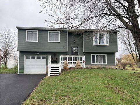 Homes For Sale - 5764 Clover Meadow Lane<br/> Farmington, NY 14425