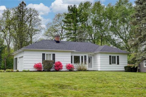 Homes For Sale - 15 Lochnavar Parkway<br/> Monroe County, Pittsford, NY 14534