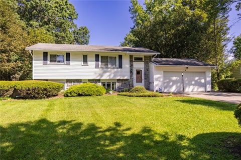 Homes For Sale - 48 Old Pond Road<br/> Monroe County, Penfield, NY 14625