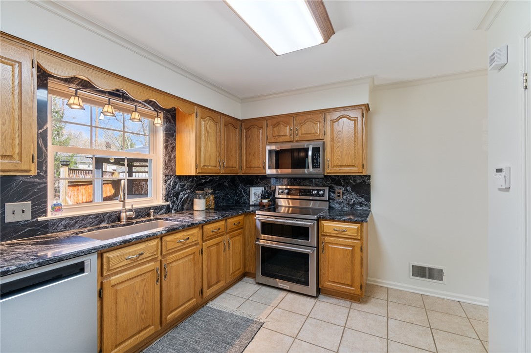 1212 Majestic Way, Webster, New York image 7