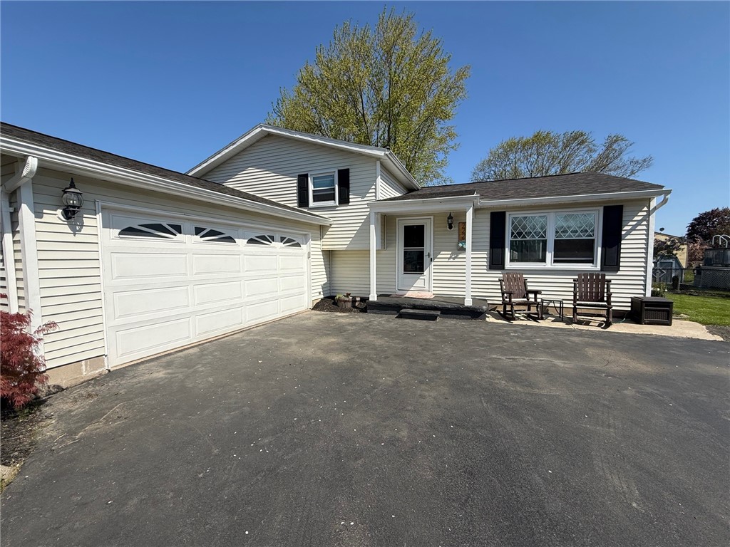 222 Larkins Crossing, Greece, New York image 1