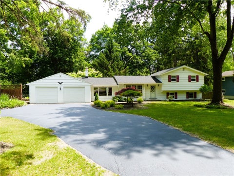 Homes For Sale - 684 Marsh Road<br/> Monroe County, Pittsford, NY 14534