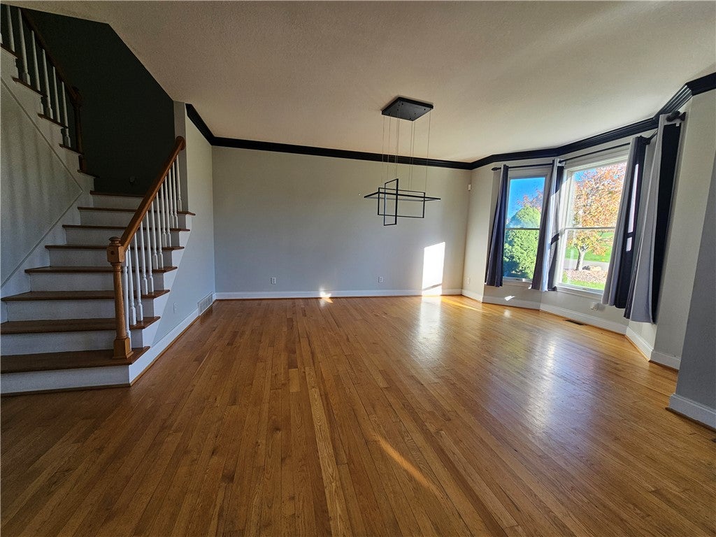 145 Barrington Road N