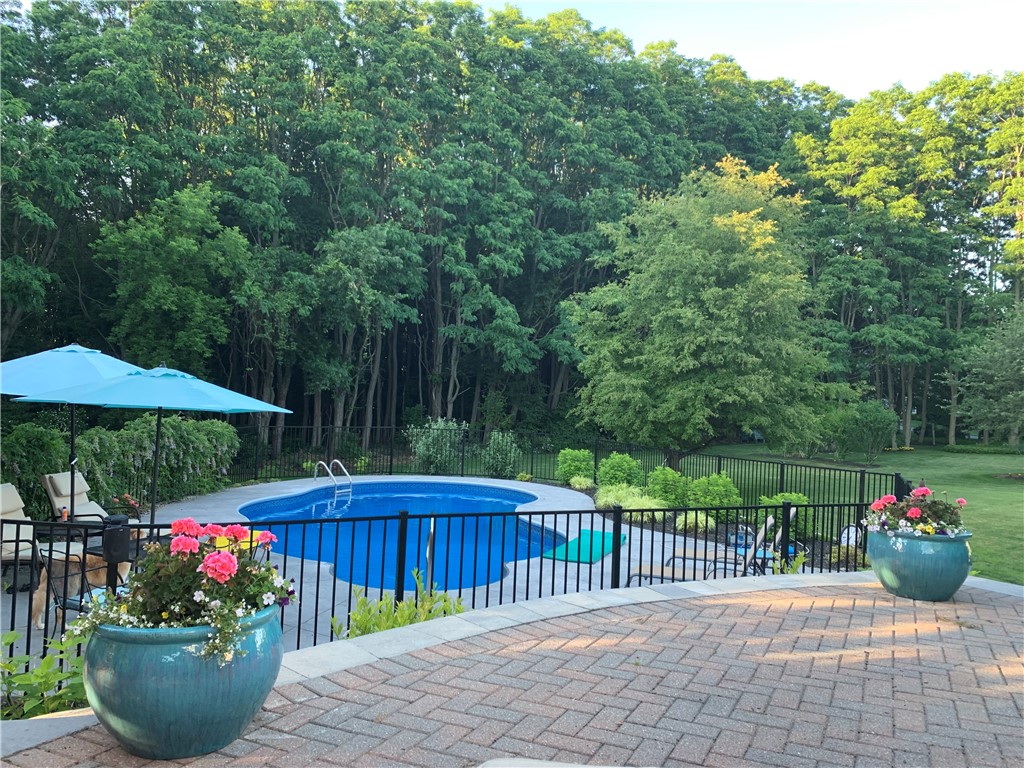 566 Dunnbridge Drive, Webster, New York image 6
