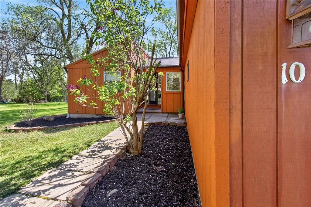 Photo of 10 Hanningfield Circle, Perinton, NY 14450 (MLS # R1675821)