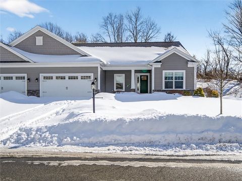 Townhouse For Sale - 3 Longtrail Lane<br/> Henrietta, NY 14467