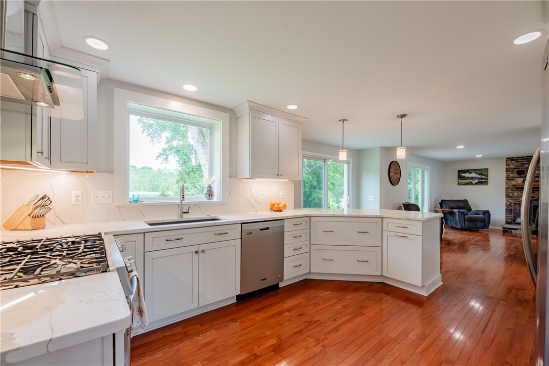 Search Properties 3 8 pond valley circle