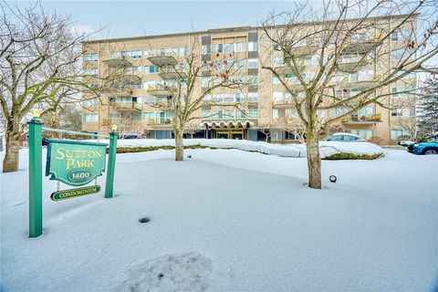 Photo of 1400 UNIT 501 East Avenue, Rochester, NY 14610 (MLS # R1661443)