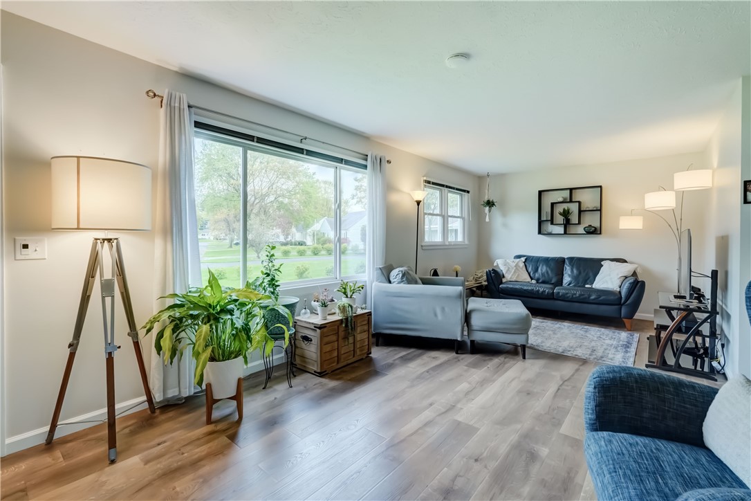 530 Glenview Court, Webster, New York image 6