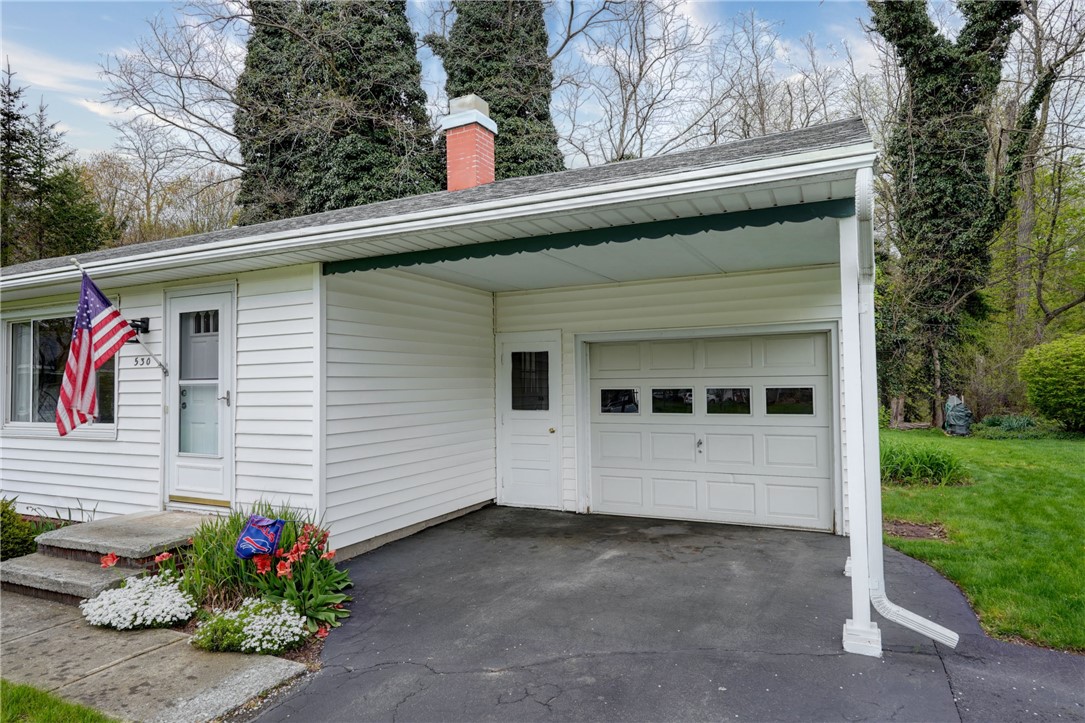 530 Glenview Court, Webster, New York image 2