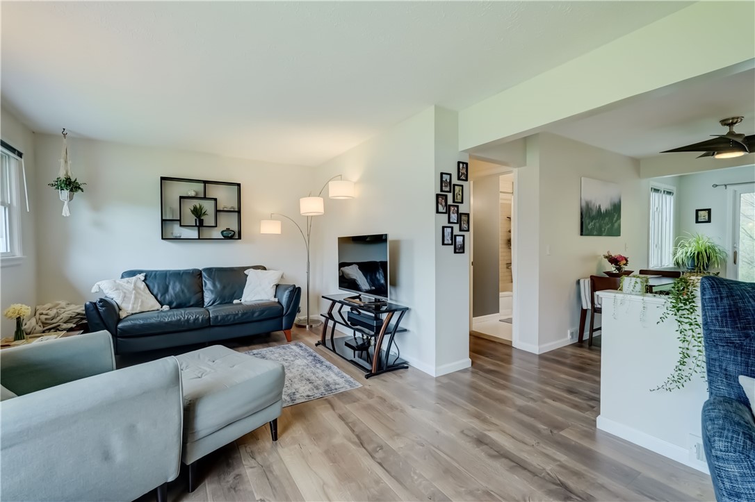 530 Glenview Court, Webster, New York image 5