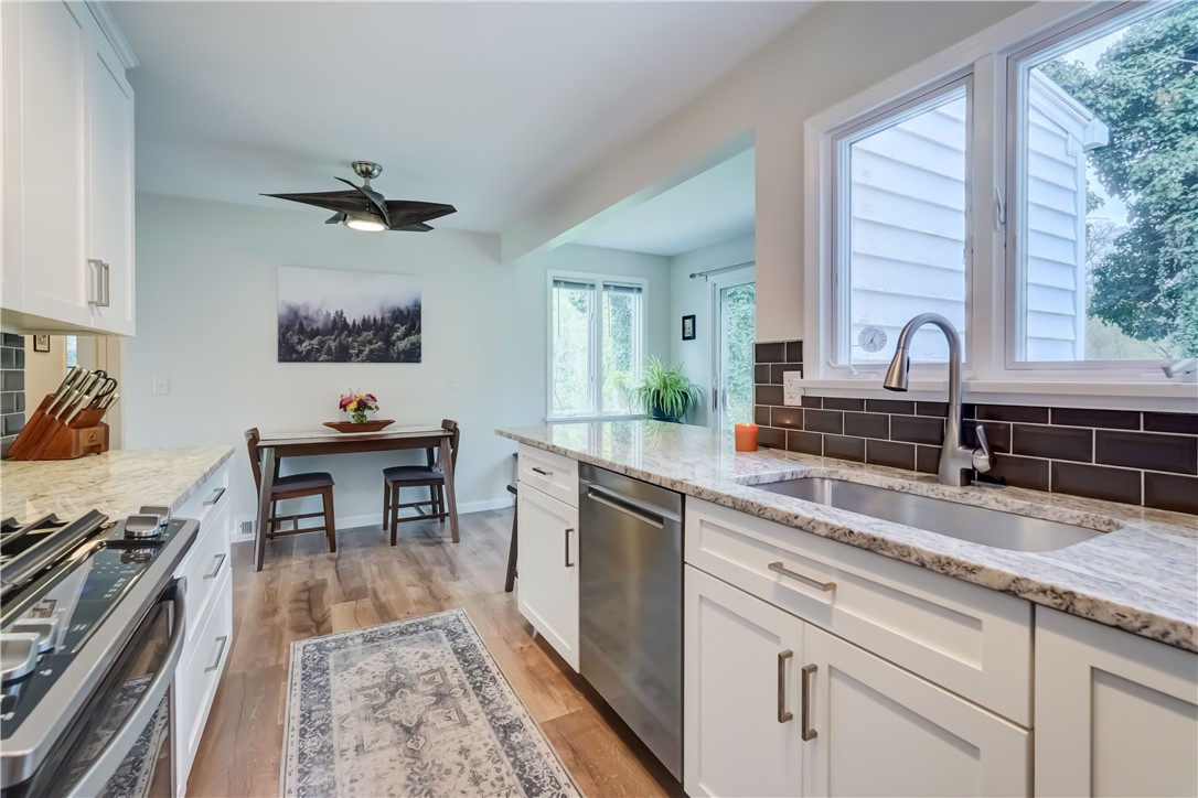 530 Glenview Court, Webster, New York image 12