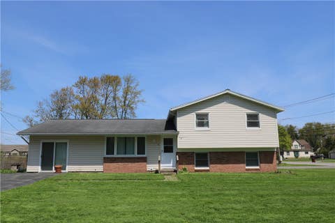 Homes For Sale - 4 Mercury Drive<br/> Monroe County, Gates, NY 14624