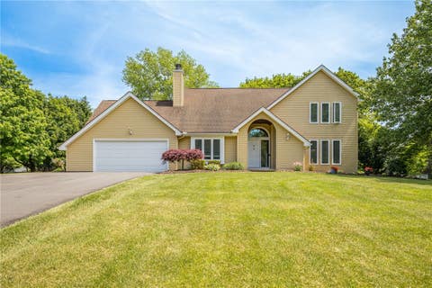 Homes For Sale - 9 Rolling Plains Plns<br/> Monroe County, Mendon, NY 14472