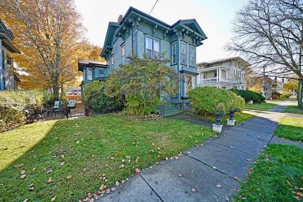 465 W Church