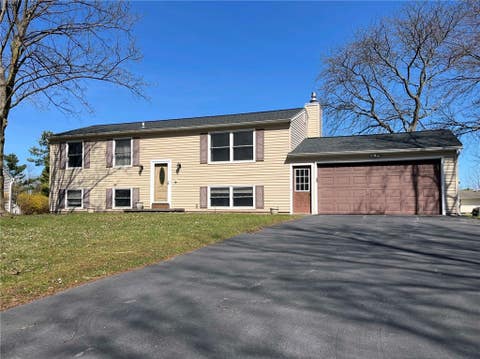 Photo for 8 Rolling Meadow Drive N