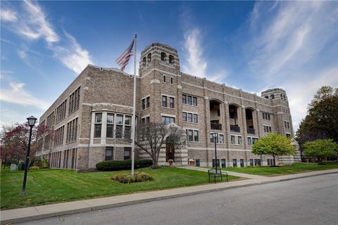 Photo of 105 Packetts Glen Gln, Perinton, NY 14450 (MLS # R1646633)