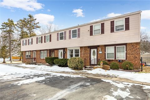 Condo For Sale - 15 Farmbrook Drive<br/> Ontario County, Farmington, NY 14425
