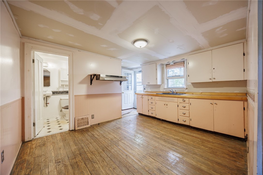 323 Cedar Place, East Rochester, New York image 7