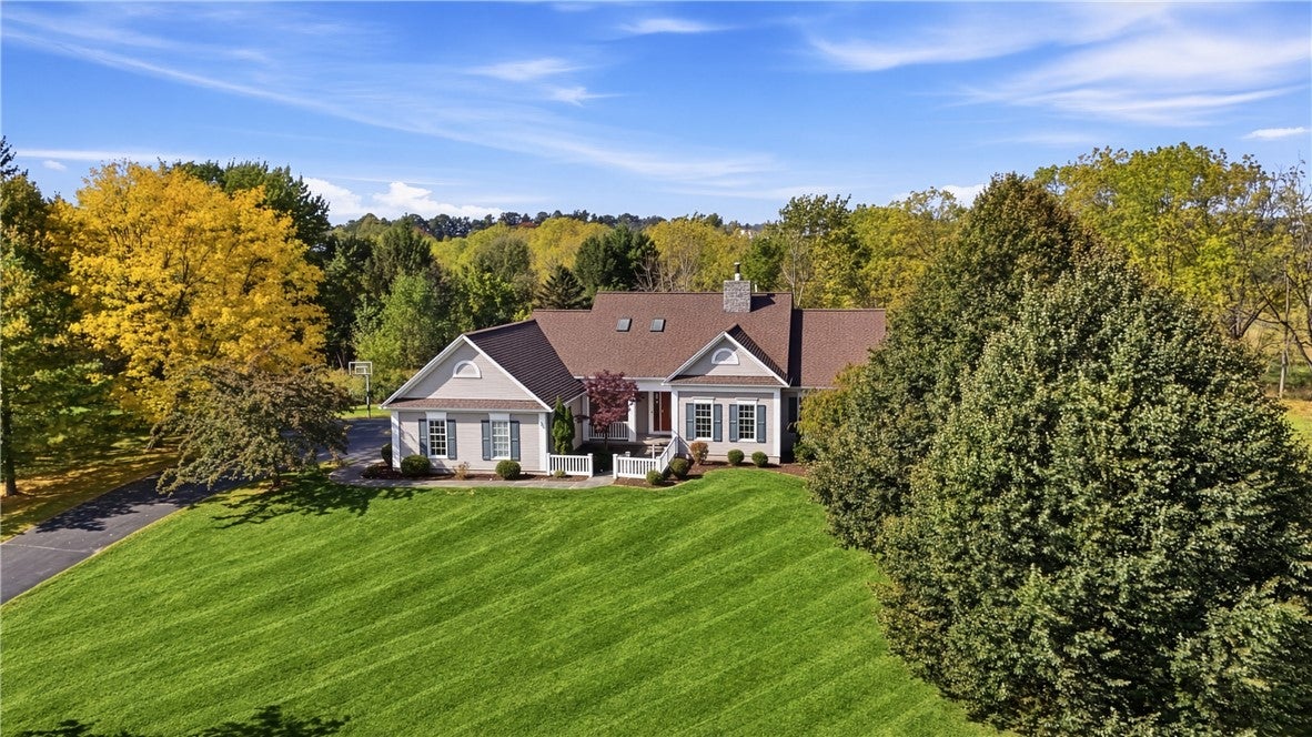 26 Mandalay Ridge
